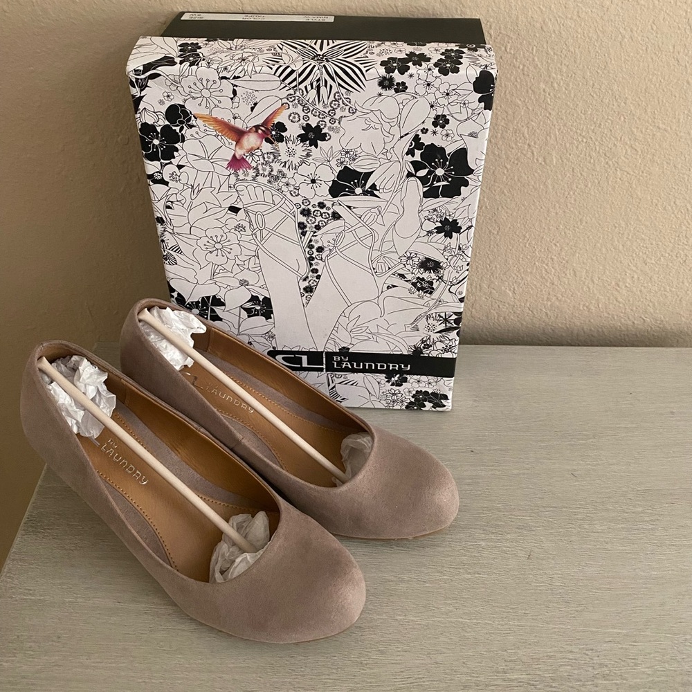 CL by Laundry Nima Pump Wedge, size 8 wide